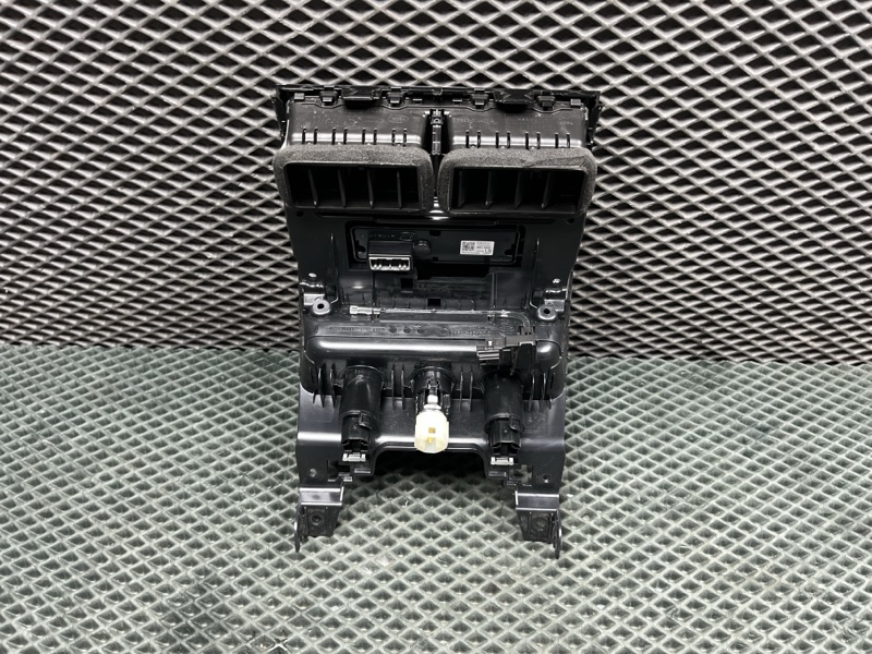 Дефлектор обдува салона Land Rover Range Rover Sport (L461, 2025г.)