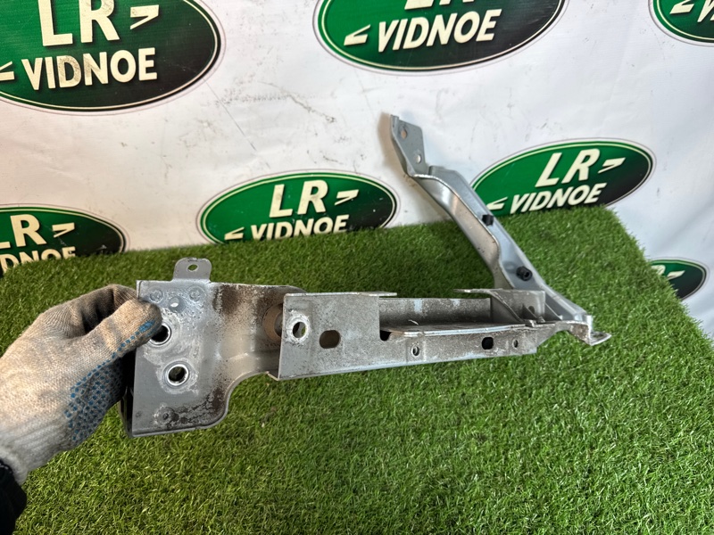 Суппорт фары Land Rover Range Rover Velar (L560, 2018г.)