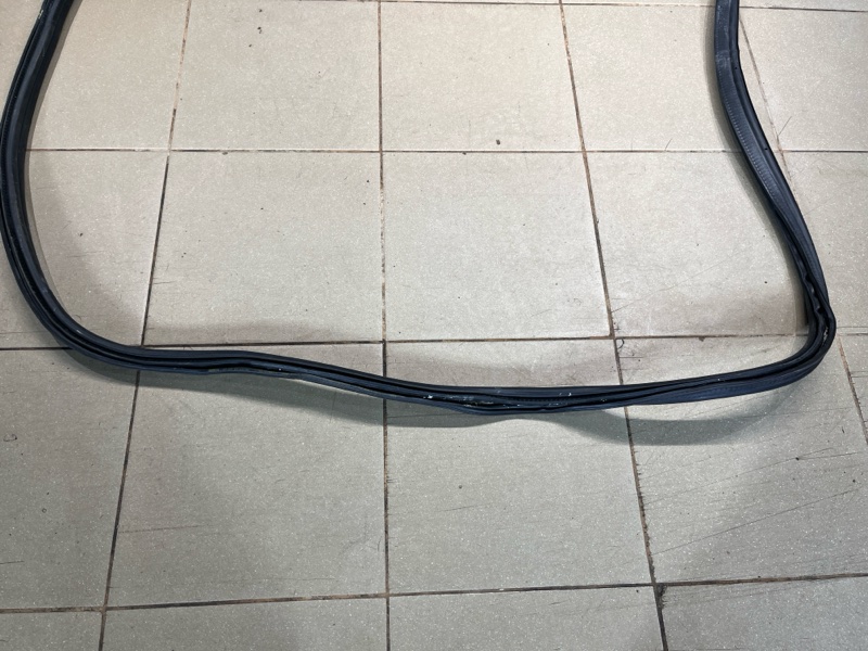 Уплотнитель багажника Land Rover Range Rover Sport (L461, 2024г.)