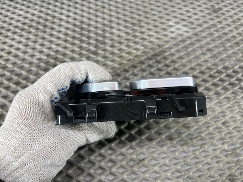 Пульт регулировки сиденья Land Rover Range Rover Sport (L461, 2024г.)