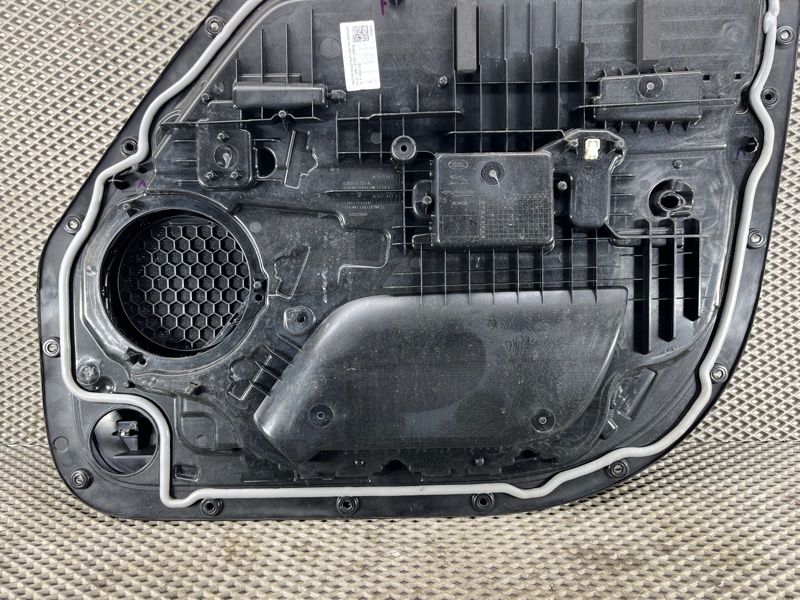 Обшивка двери Land Rover Defender (L663, 2020г.)