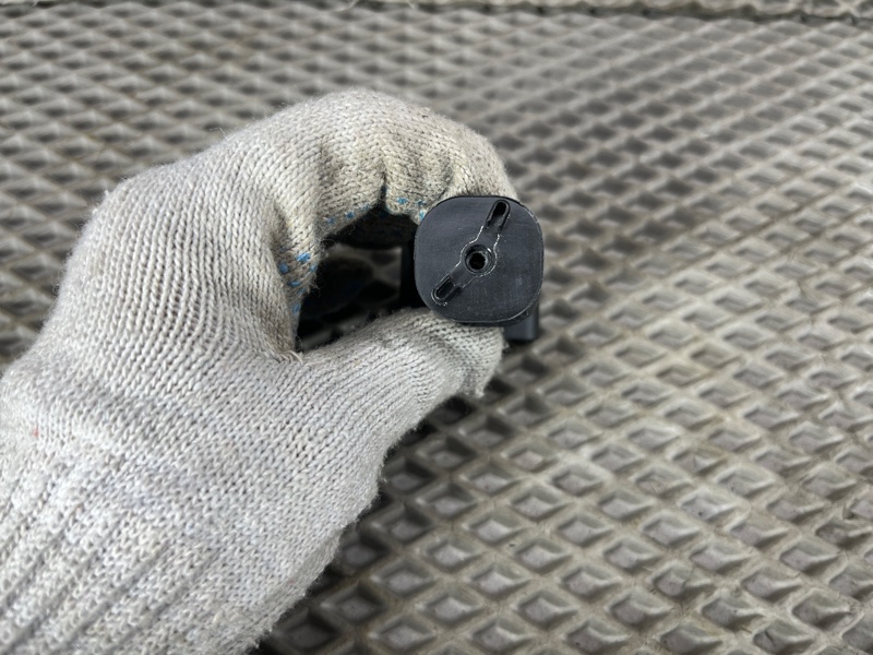 Держатель направляющей стекла Land Rover Range Rover Sport (L461, 2024г.)