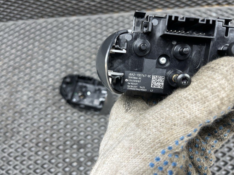 Кнопки управления на руле Land Rover Range Rover Sport (L494, 2020г.)