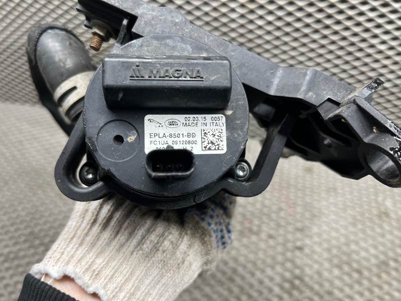 Водяная помпа Land Rover Discovery 4 (L319, 2015г.)