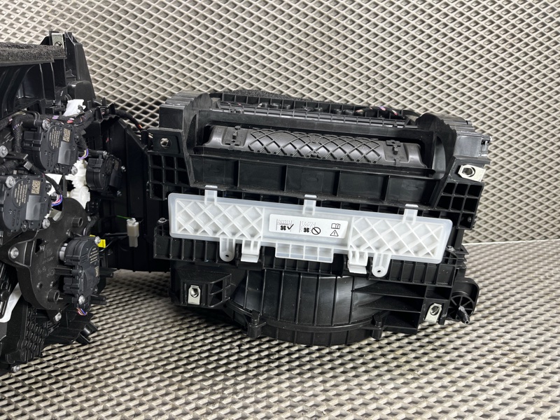 Отопитель в сборе (печка) Land Rover Range Rover Sport (L461, 2024г.)
