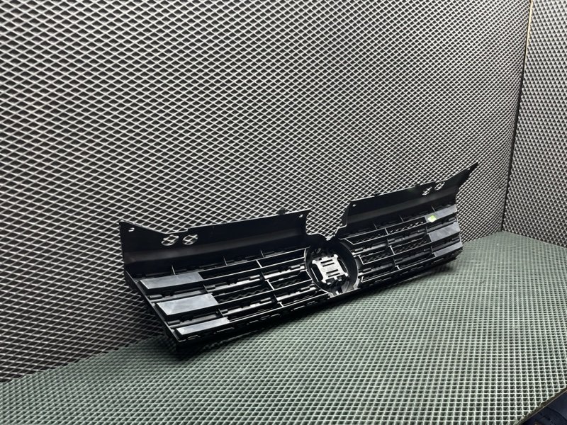 Решетка радиатора Volkswagen Tiguan (MK2, 2018г.)