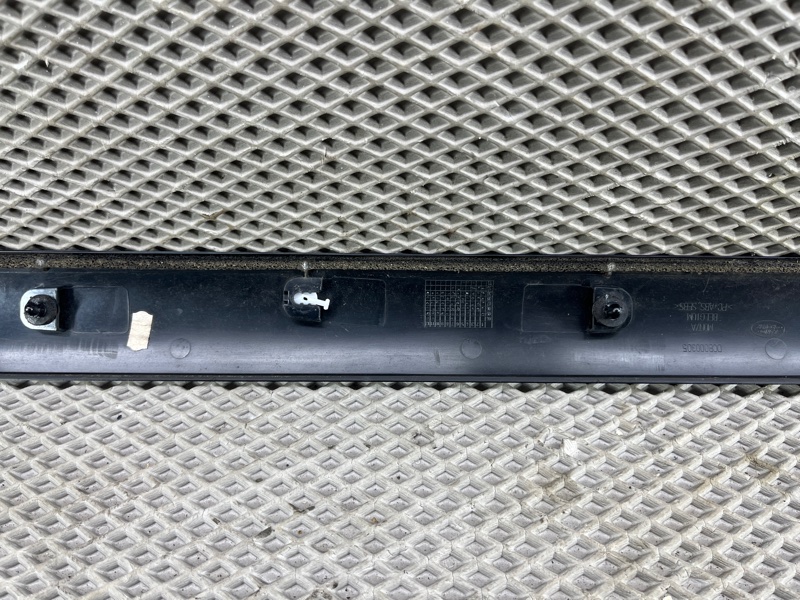 Накладка стойки лобового стекла Land Rover Range Rover Sport (L320, 2011г.)