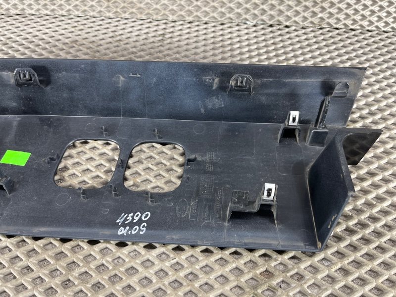 Накладка на фару Land Rover Defender (L663, 2020г.)
