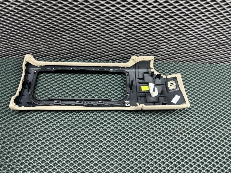 Рамка монитора Land Rover Range Rover (L405, 2016г.)