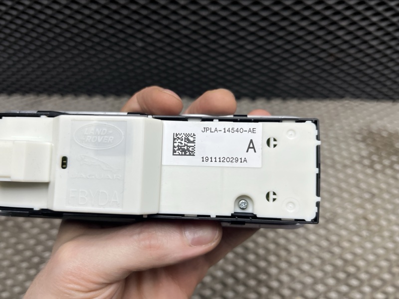 Кнопка стеклоподъемника Land Rover Range Rover Sport (L494, 2020г.)