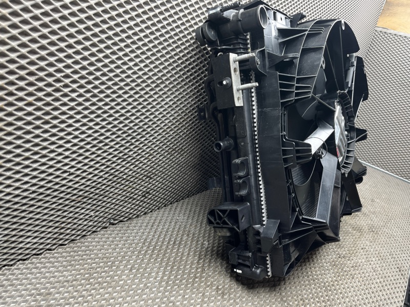 Кассета радиаторов в сборе Jeep Wrangler (JL, 2025г.)