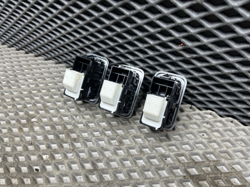 Кнопка стеклоподъемника Land Rover Range Rover Sport (L494, 2020г.)
