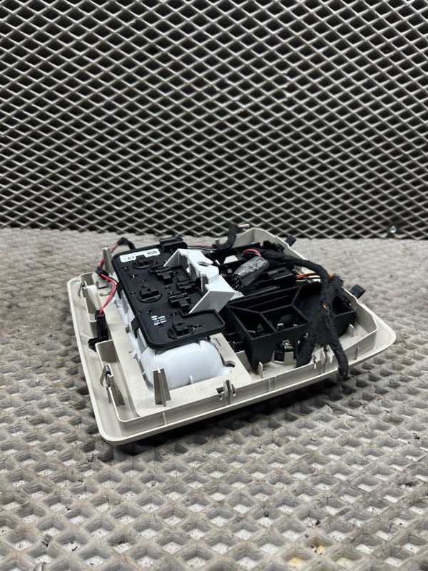 Плафон потолка Land Rover Discovery 4 (L319, 2015г.)