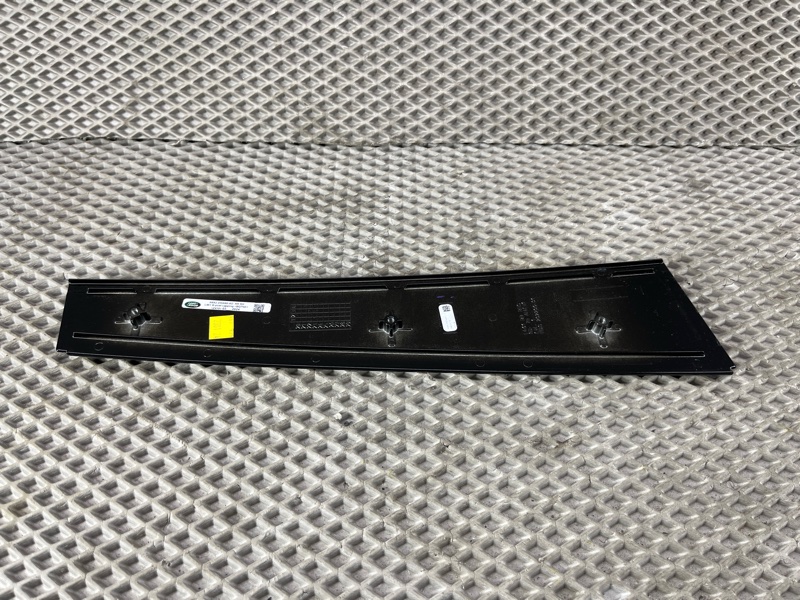 Декоративная накладка двери Land Rover Range Rover Sport (L461, 2024г.)