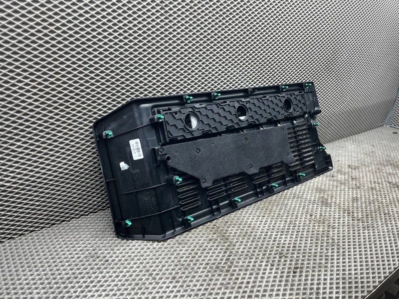 Обшивка двери багажника Jeep Wrangler (JL, 2025г.)