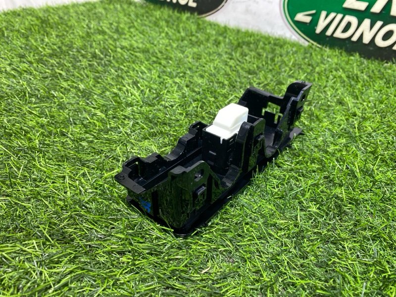 Кнопка стеклоподъемника Range Rover Sport 3 (L461, 2023г.)