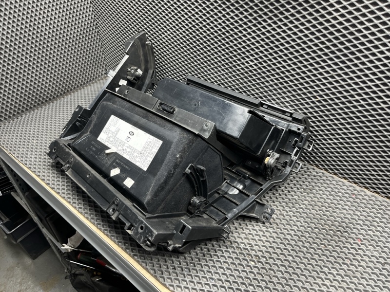Бардачок Land Rover Discovery 3 (L319, 2007г.)