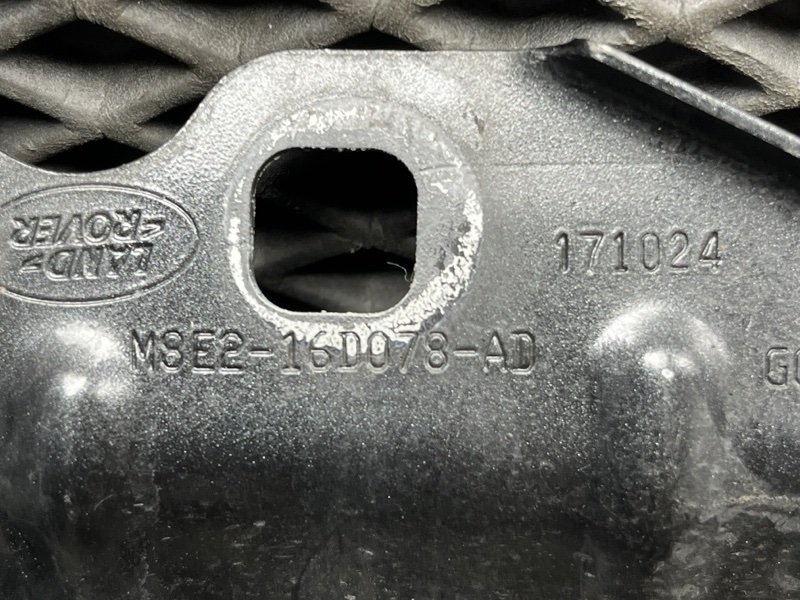 Кронштейн крыла Land Rover Range Rover Sport (L461, 2025г.)