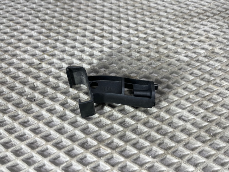 Держатель направляющей стекла Land Rover Range Rover Sport (L461, 2024г.)