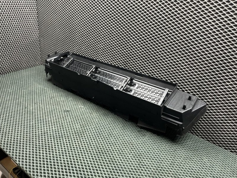 Дефлектор радиатора жалюзи Land Rover Range Rover Sport (L461, 2025г.)