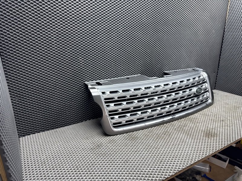 Решетка радиатора Land Rover Range Rover (L405, 2014г.)