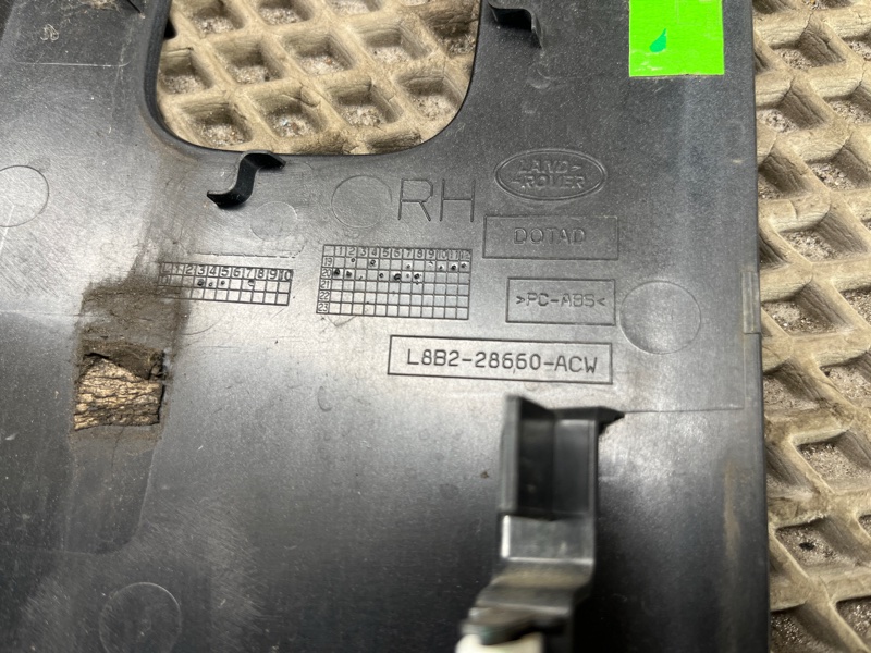 Накладка на фару Land Rover Defender (L663, 2020г.)