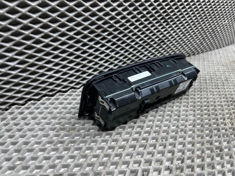 Блок управления климат-контролем Volkswagen Touareg (NF, 2014г.)