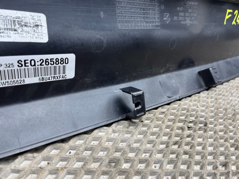 Пыльник бампера Jeep Wrangler (JL, 2025г.)
