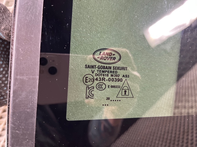 Форточка двери Land Rover Defender (L663, 2020г.)