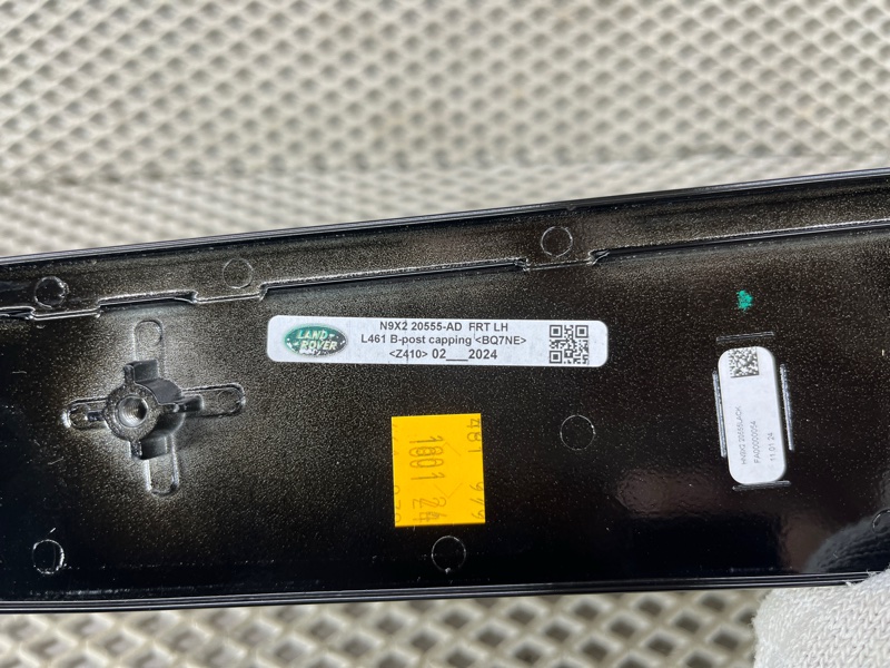 Декоративная накладка двери Land Rover Range Rover Sport (L461, 2024г.)