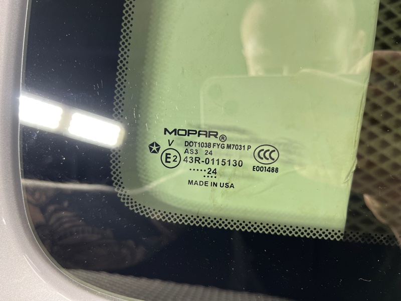 Стекло кузовное Jeep Wrangler (JL, 2024г.)