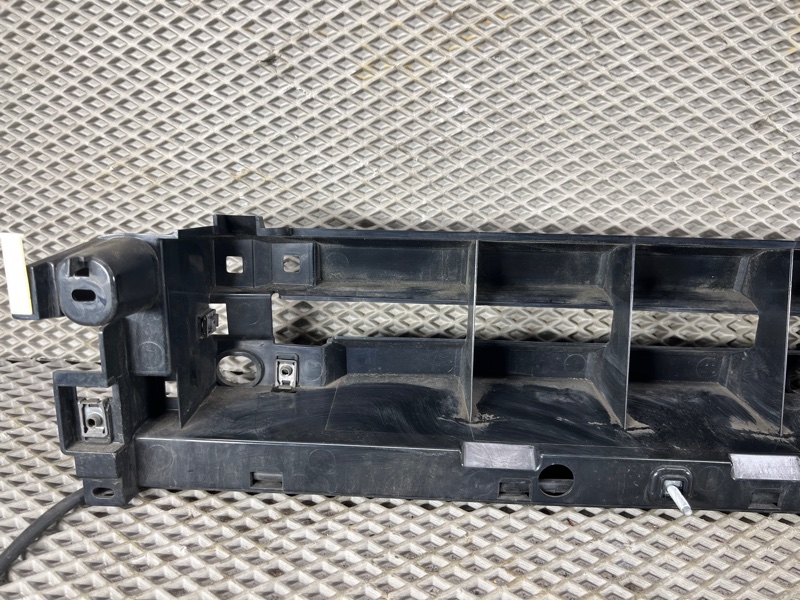 Кронштейн бампера Land Rover Defender (L663, 2020г.)