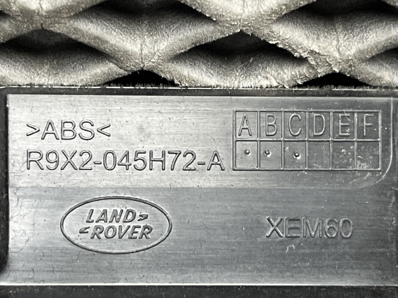 Блок беспроводной зарядки Land Rover Range Rover Sport (L461, 2025г.)