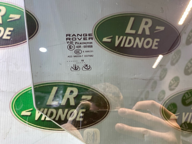Стекло двери Land Rover Range Rover (L405, 2018г.)