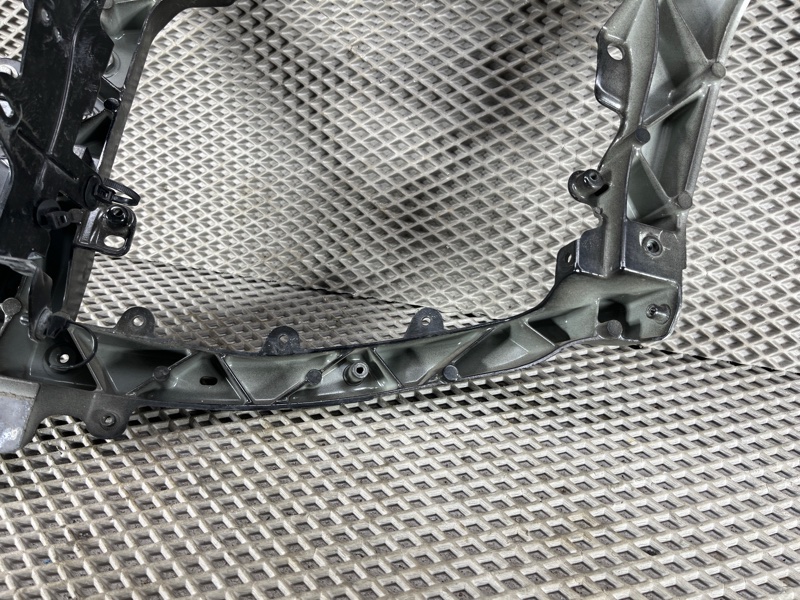 Крепление фары (кронштейн фары) Land Rover Defender (L663, 2020г.)