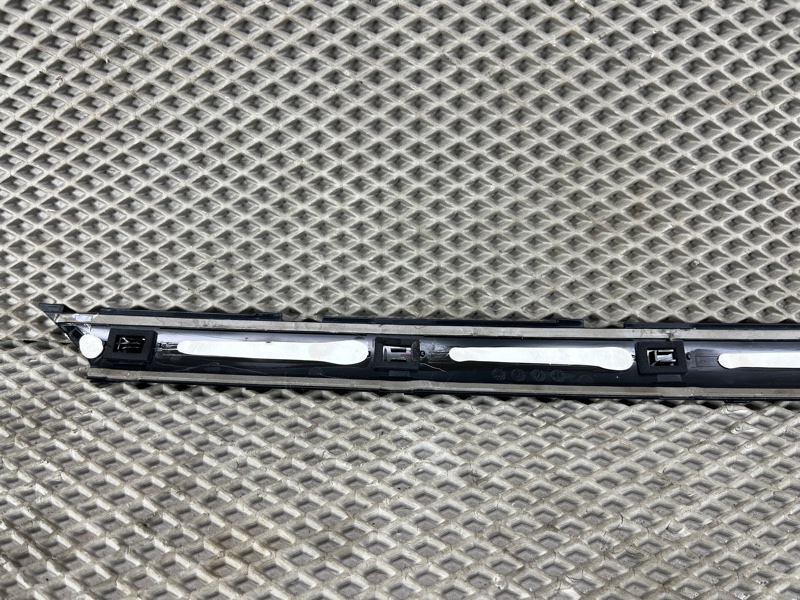 Крепление накладки лобового стекла Land Rover Range Rover Sport (L461, 2024г.)