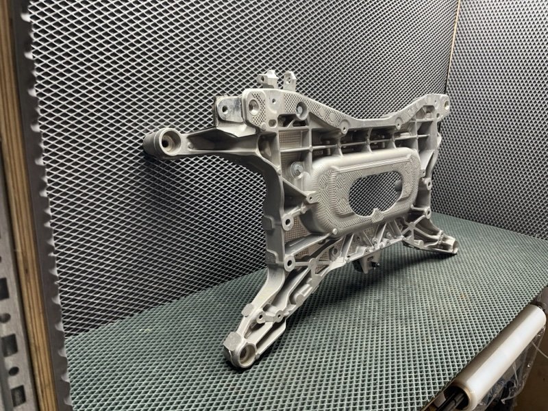 Подрамник Land Rover Range Rover Evoque (L551, 2020г.)