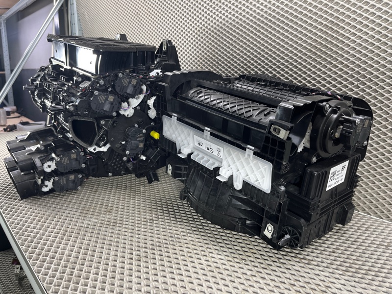 Отопитель в сборе (печка) Land Rover Range Rover Sport (L461, 2024г.)
