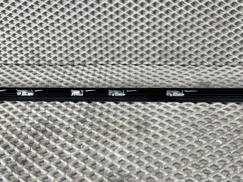 Декоративная накладка двери Land Rover Range Rover Sport (L461, 2024г.)