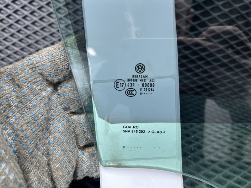 Стекло двери Volkswagen Tiguan (MK2, 2018г.)