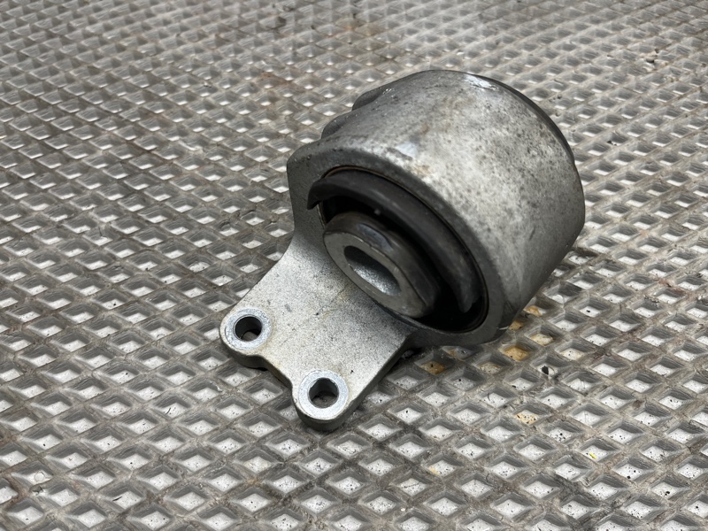 Подушка раздаточной коробки Land Rover Discovery 4 (L319, 2015г.)