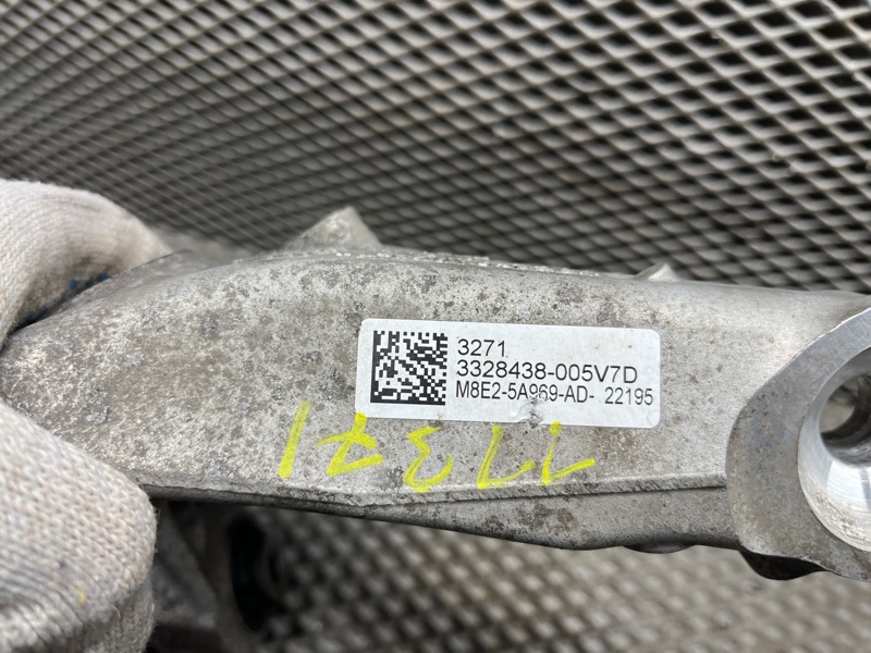 Кулак Land Rover Range Rover Sport (L461, 2023г.)
