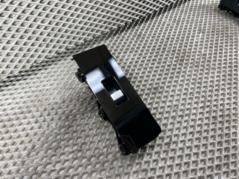 Кнопка стеклоподъемника Land Rover Range Rover Sport (L461, 2024г.)