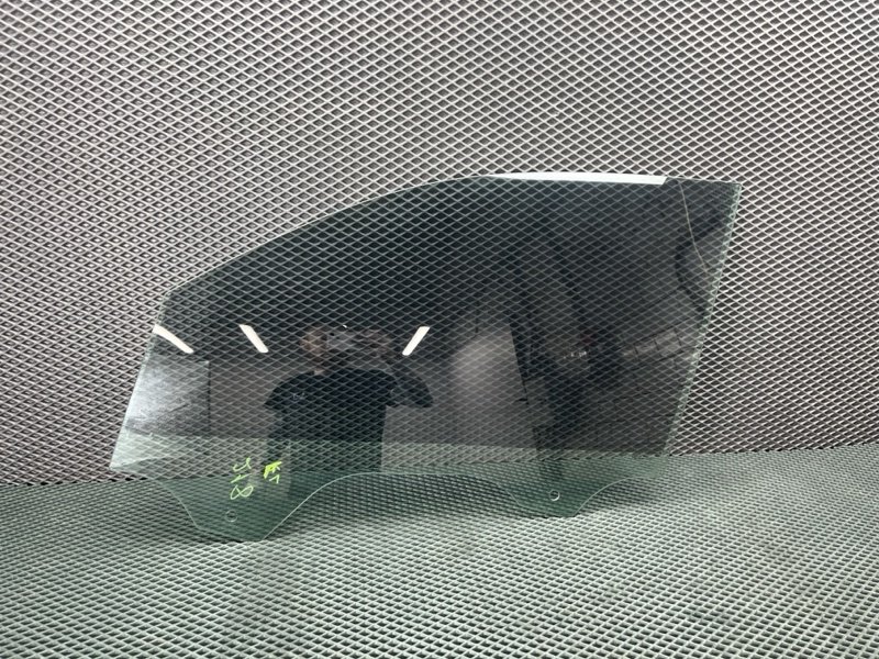 Стекло двери Volkswagen Tiguan (MK2, 2018г.)