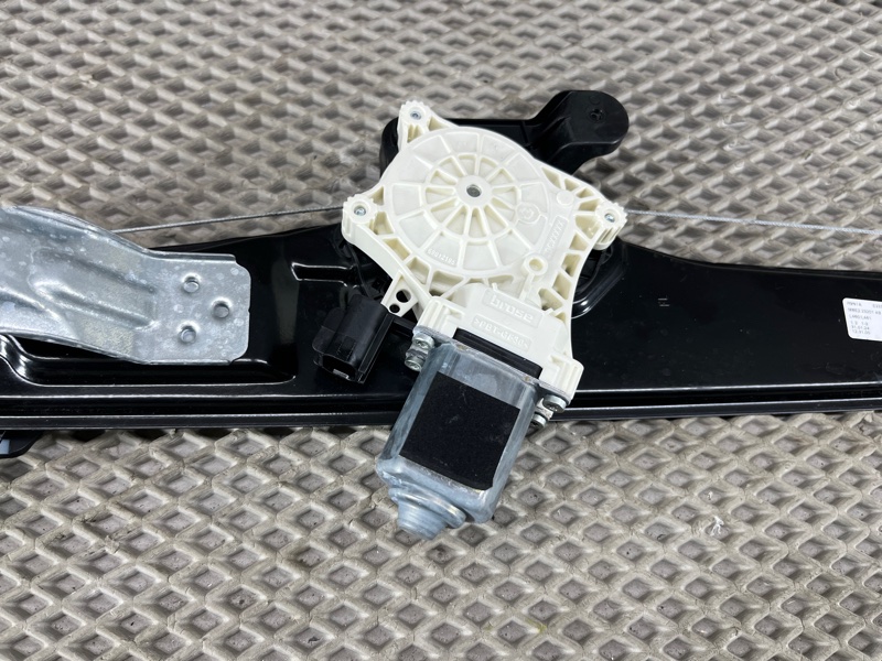 Стеклоподъемник Land Rover Range Rover Sport (L461, 2024г.)