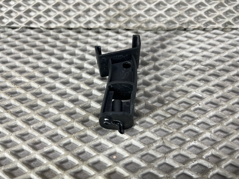 Держатель направляющей стекла Land Rover Range Rover Sport (L461, 2024г.)