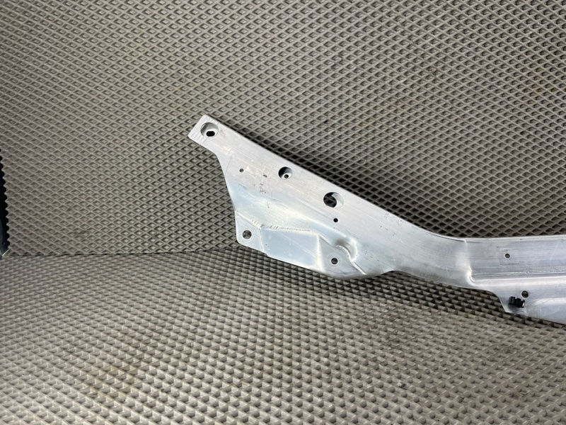 Распорка кузова Land Rover Range Rover Sport (L461, 2024г.)