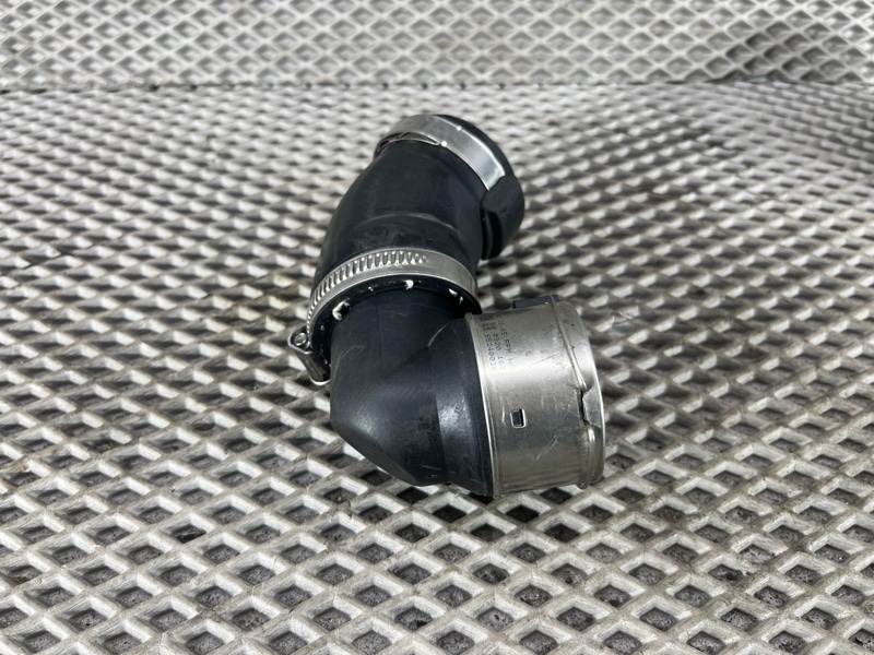 Патрубок интеркулера Land Rover Defender (L663, 2020г.)