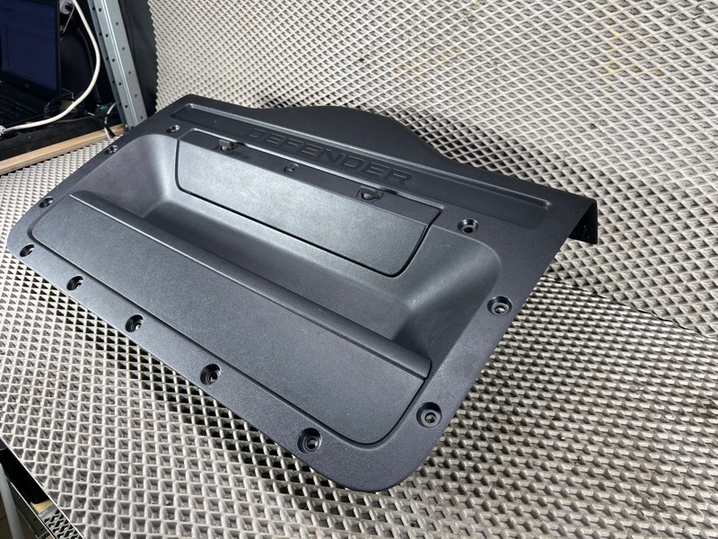 Обшивка двери багажника Land Rover Defender (L663, 2020г.)
