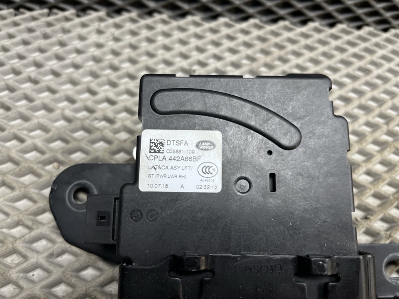 Замок крышки багажника Land Rover Range Rover (L405, 2019г.)